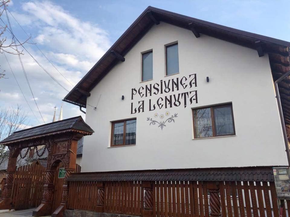 Pensiunea La Lenuta Onceşti エクステリア 写真